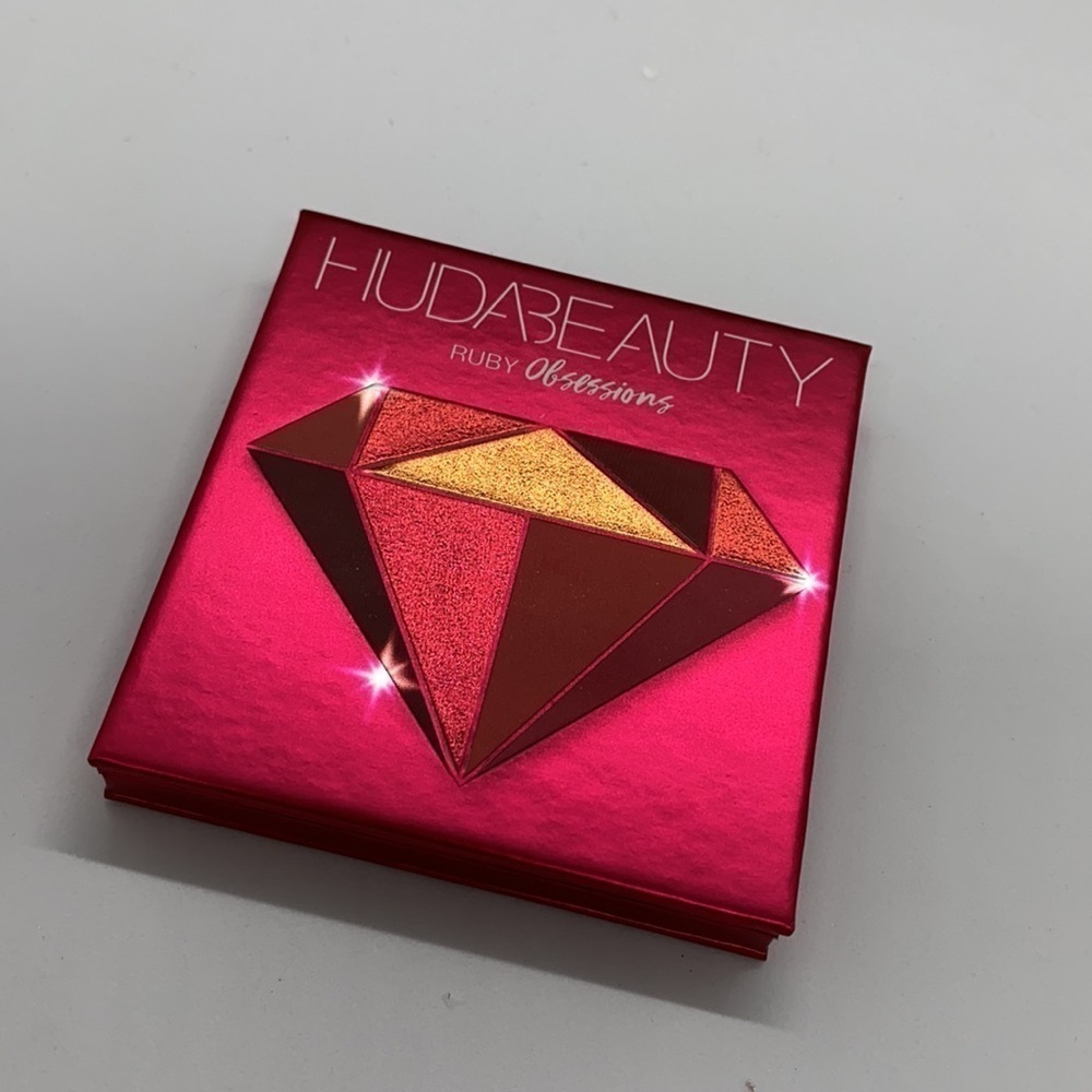 Huda Beauty Ruby Obsession Eyeshadow Palette